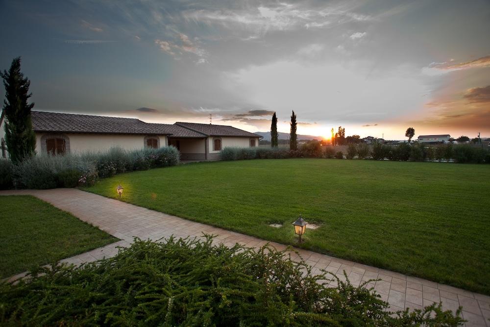 Agriturismo Le Rondini Di Francesco Di Assisi Cannara Buitenkant foto